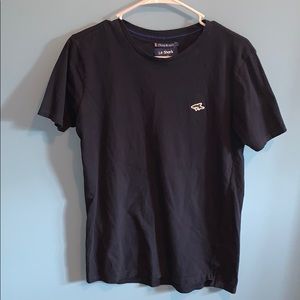 Men’s size small Le shark T-shirt